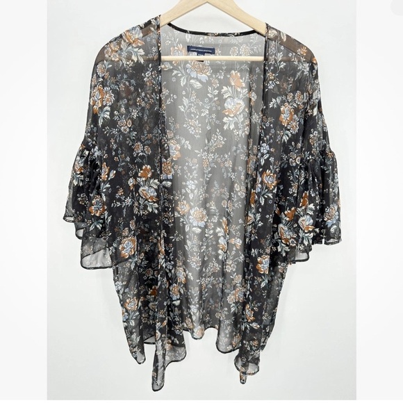 American Eagle Sheer Floral Kimono - Picture 2 of 11